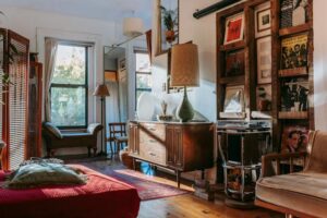 Snug studio with vintage furniture as focal points.